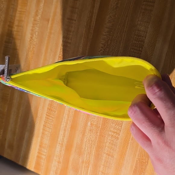 Clinique Cosmetic Makeup Muticolor Swirl‎ Pattern NWT - Picture 5 of 10